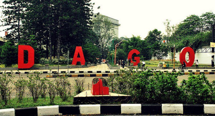 (sumber foto: sebandung.com) Dago-Bandung