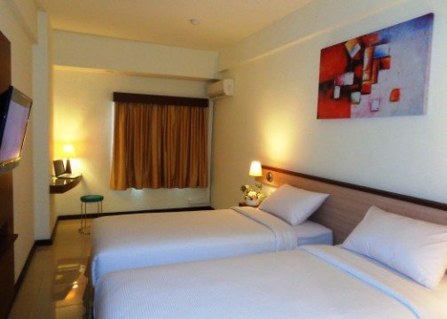 http://cdn01.tiket.photos/img/business/e/v/business-everyday-smart-hotel-malang-hotel-malang-8674.picture525x375.jpg