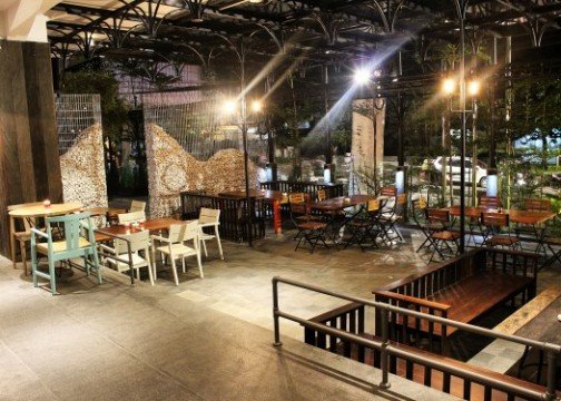 The 1O1 Bandung Dago cafe