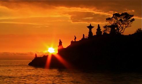 Pura Batu Bolong – Miniatur Pura Tanah Lot Bali 