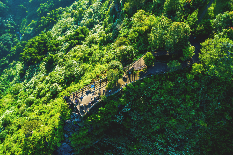 tourist attractions in maribaya - Keraton Cliff
