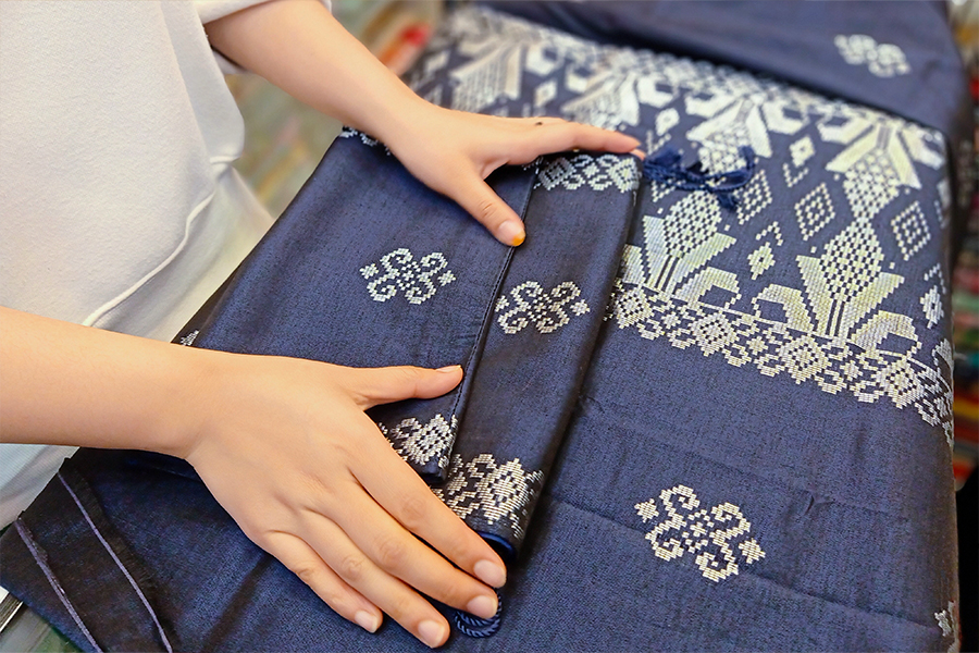 oleh oleh khas palembang - Songket Palembang