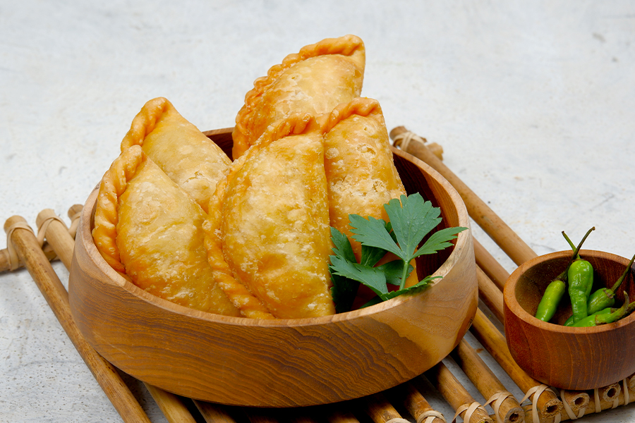 oleh oleh makanan singapore - Curry Puff