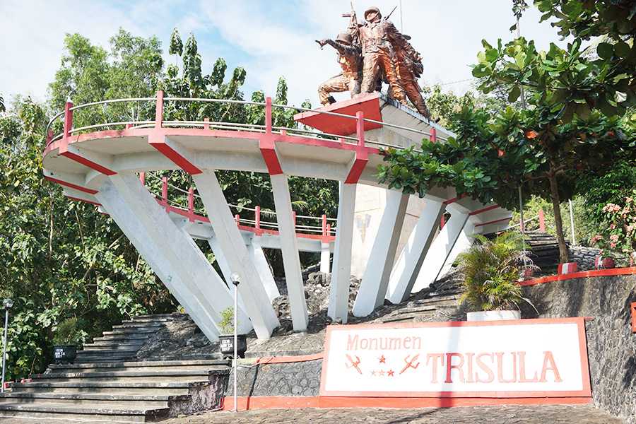 monumen bersejarah di Indonesia - Monumen Trisula, Blitar