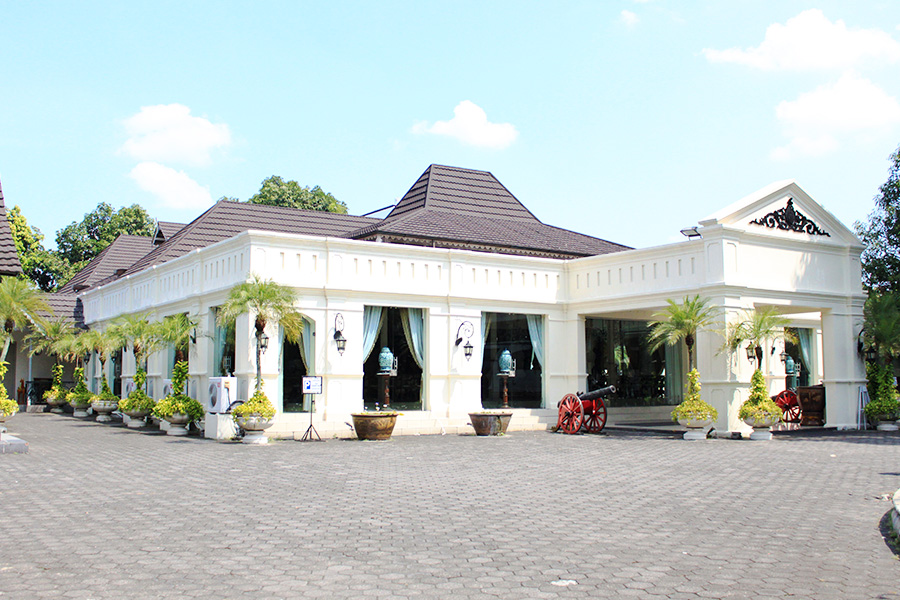 tempat wisata di solo - museum batik danar hadi