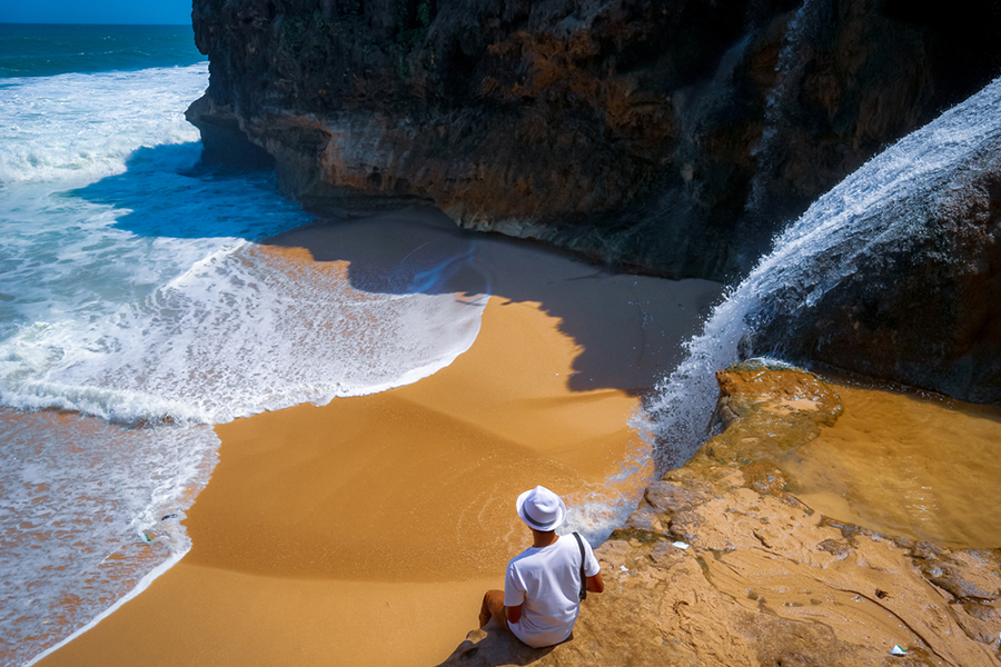 pantai di jawa timur
