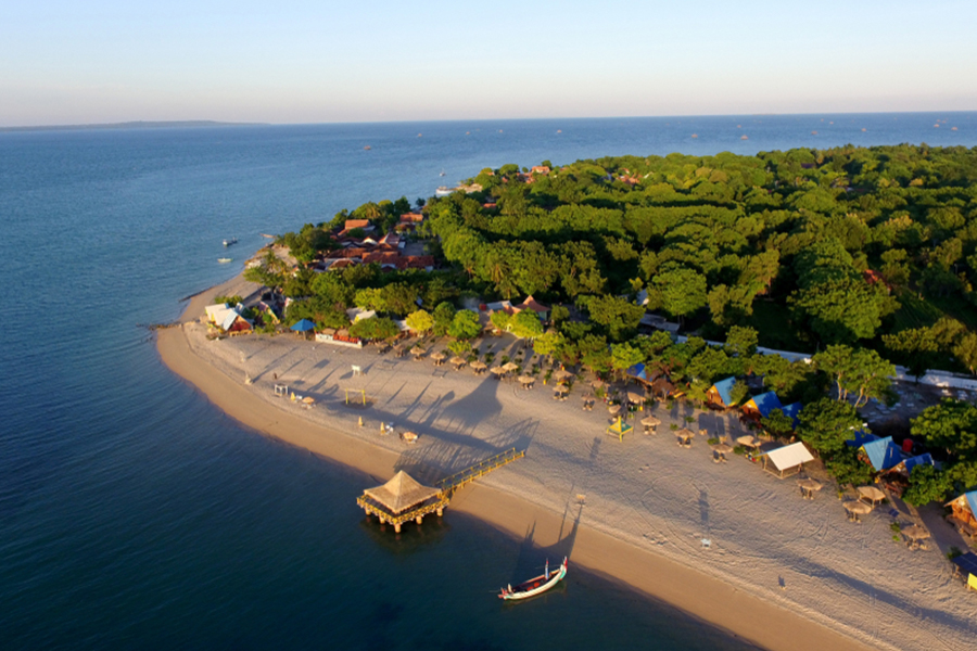 pantai di jawa timur