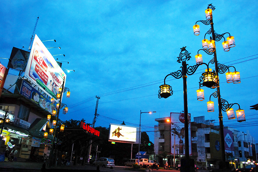 tempat wisata di solo - pasar malam ngarsopuro