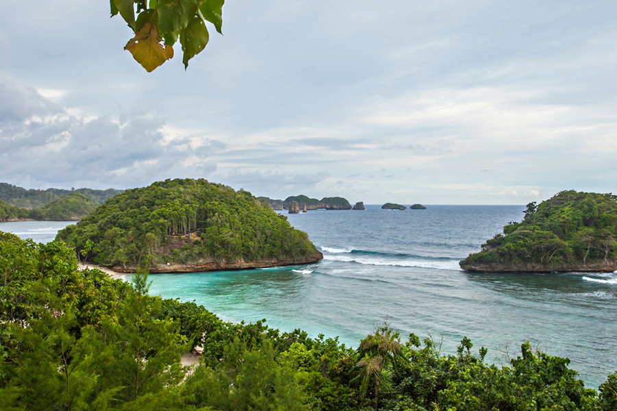 pantai di jawa timur