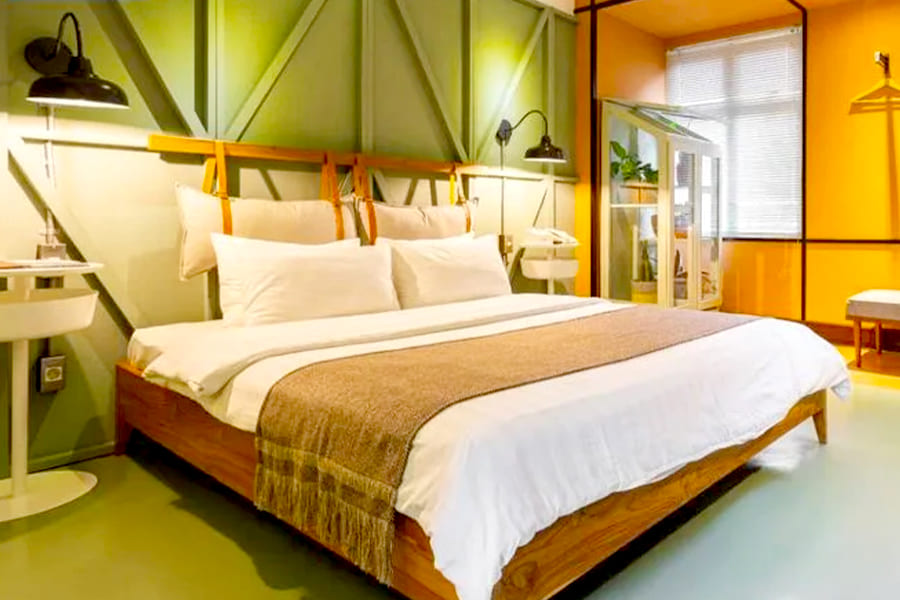 The House Tour Hotel