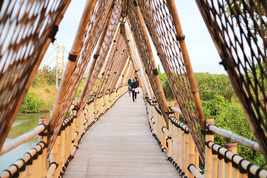 wisata alam di surabaya - Ekowisata Mangrove Wonorejo