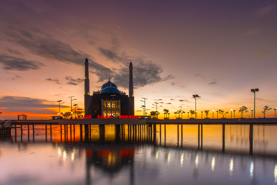 tempat wisata di makassar - Masjid Amirul Mukminin