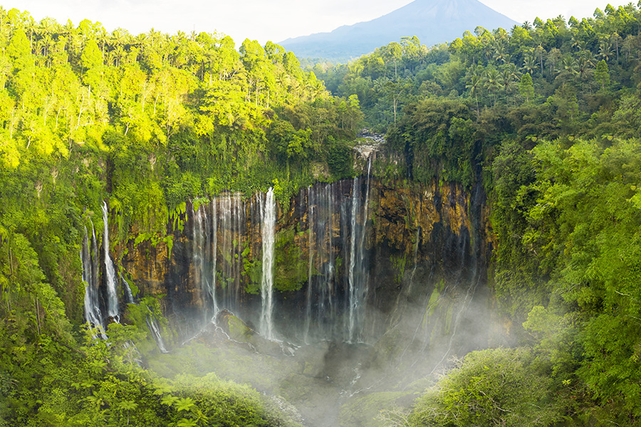 tempat wisata di malang - air terjun tumpak sewu