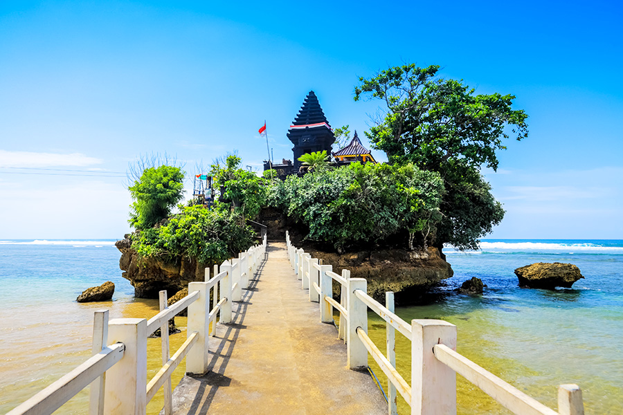 tempat wisata di malang - pantai balekambang