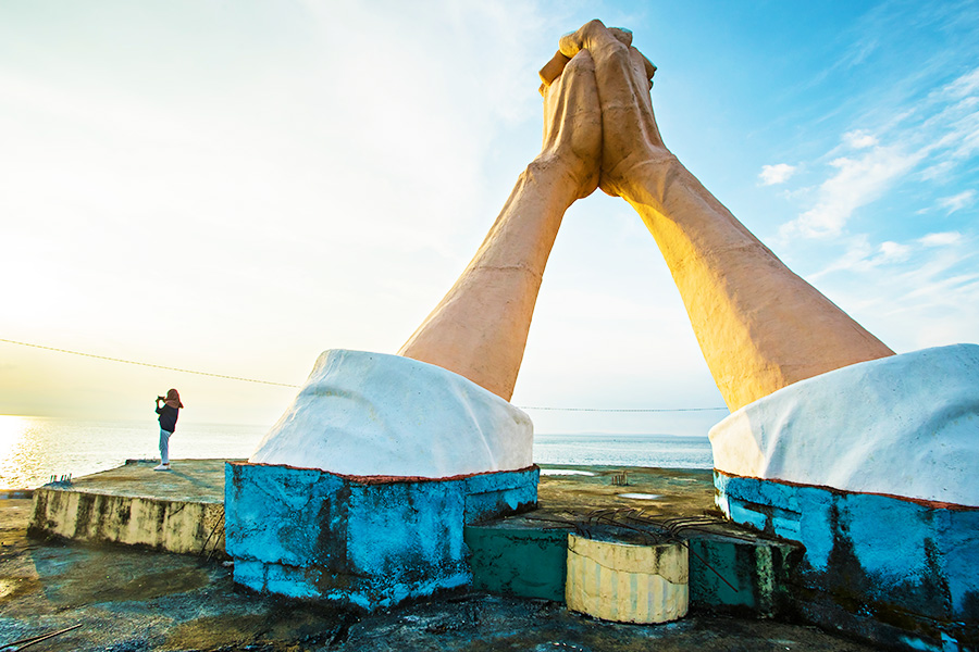tempat wisata di manado- God Bless Park