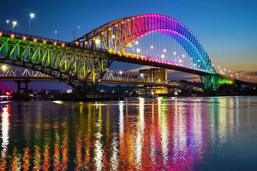 tempat wisata di samarinda - Jembatan Mahkota 1