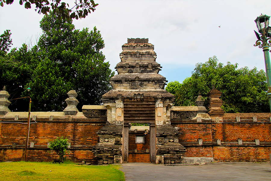 wisata sejarah di jogja - Makam Raja-Raja Mataram Kotagede