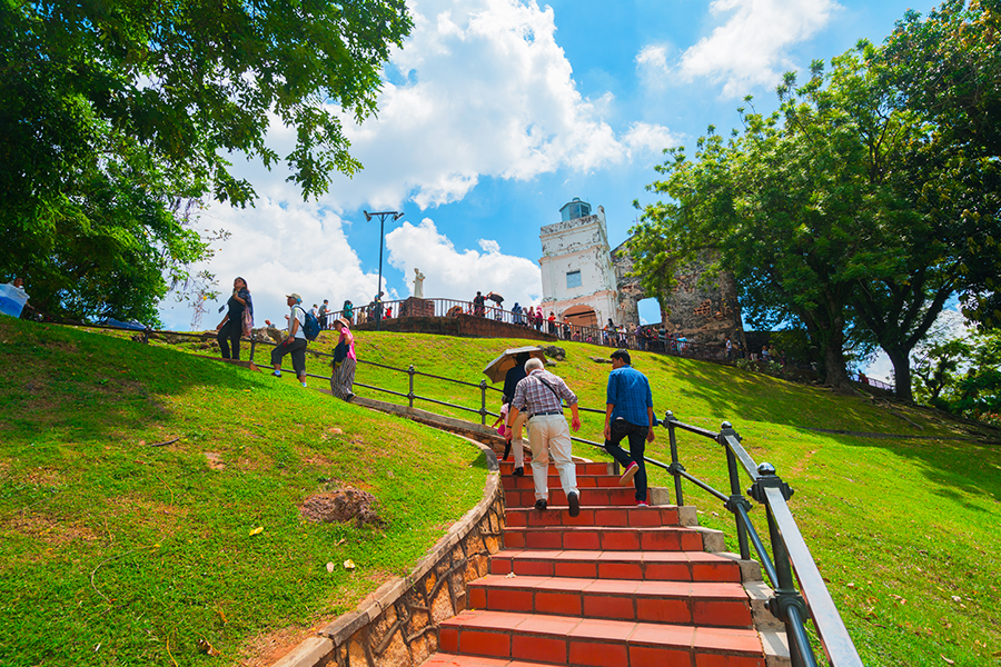 Tempat Wisata di Malaysia - Bukit & Gereja St. Paul