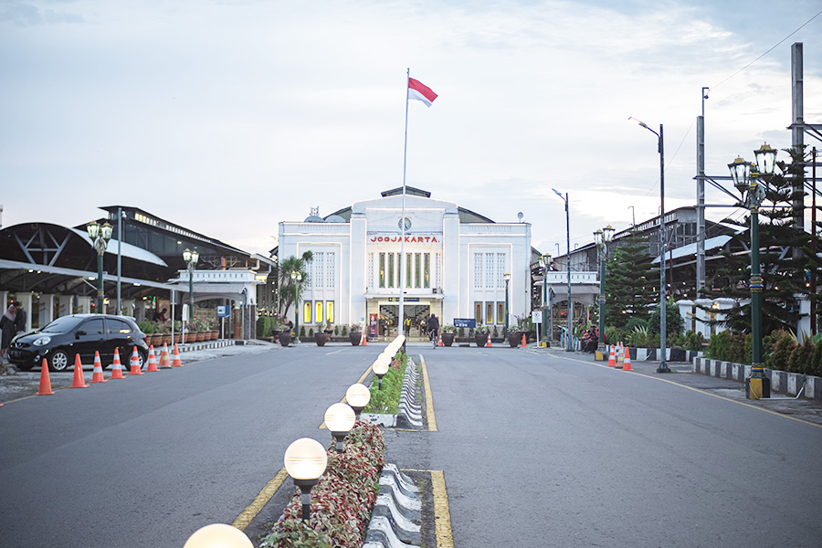 stasiun kereta terbesar di indonesia - Stasiun Yogyakarta