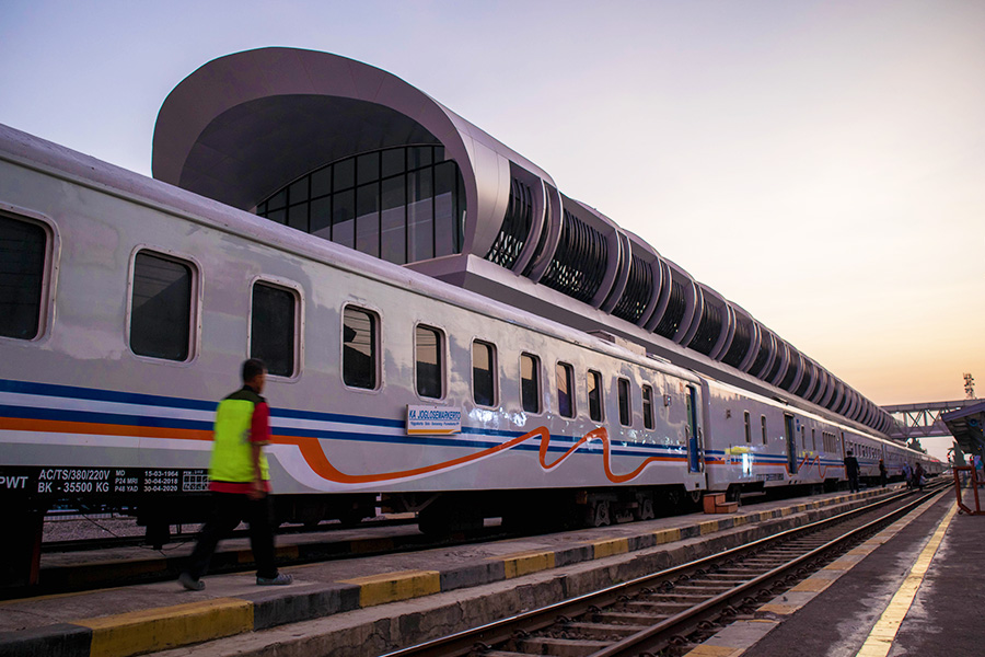 stasiun kereta terbesar di indonesia - Stasiun Solo Balapan