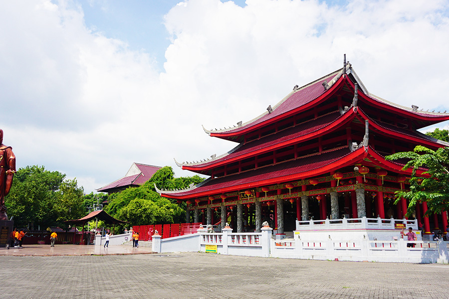 tempat bersejarah di indonesia - Klenteng Sam Po Kong 
