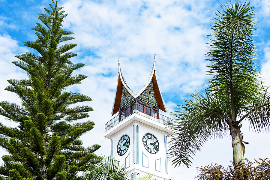 tempat bersejarah di indonesia - Jam Gadang