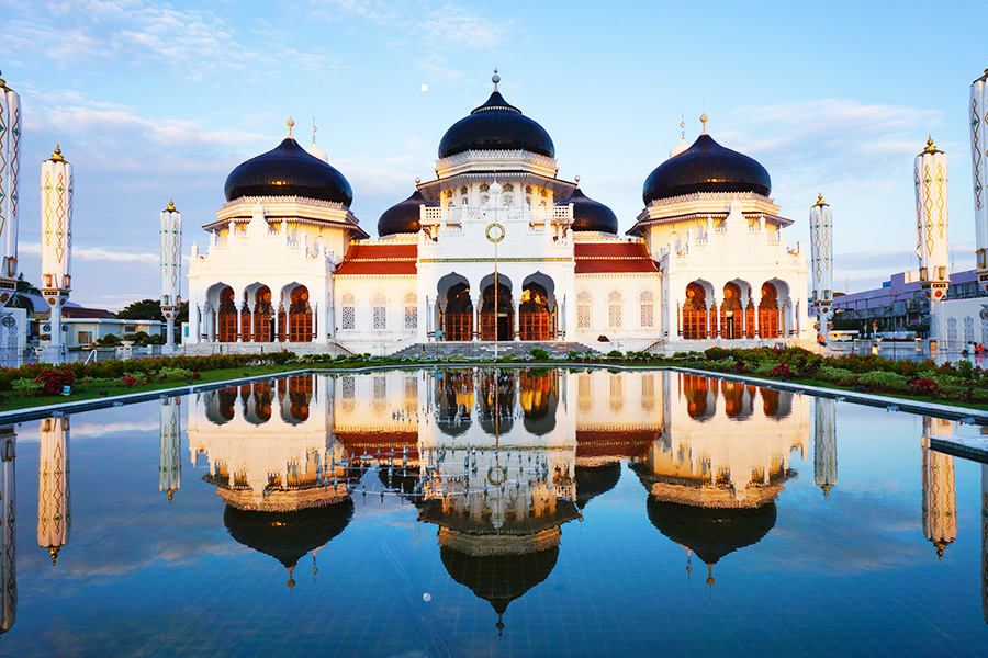 tempat bersejarah di indonesia - Masjid Baiturrahman Aceh