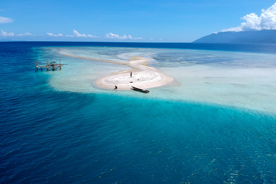 tempat wisata di halmahera- Pantai Wayaua