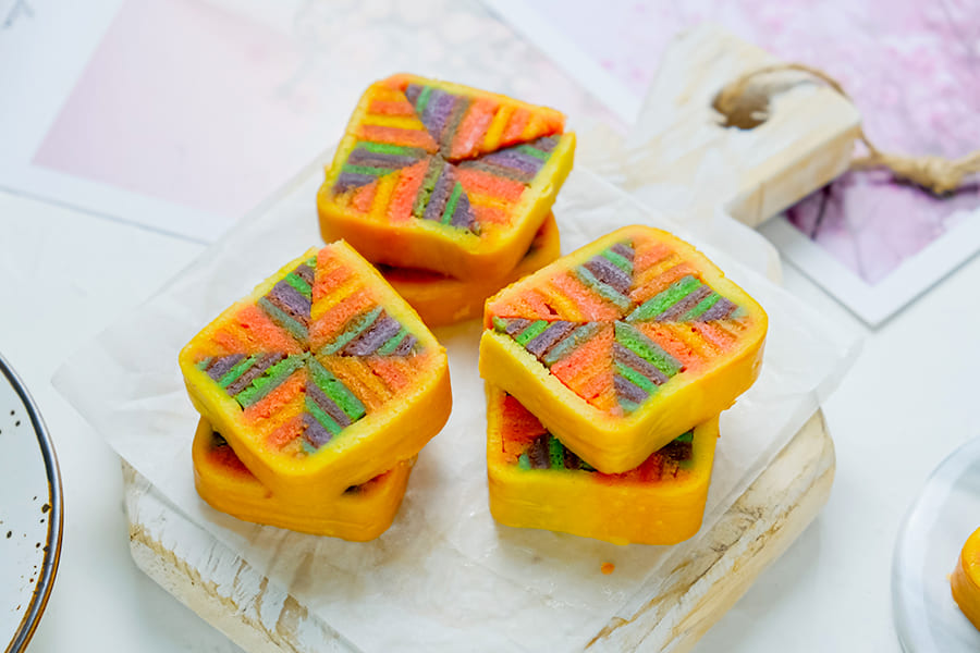 oleh oleh khas malaysia - Kek Lapis Sarawak