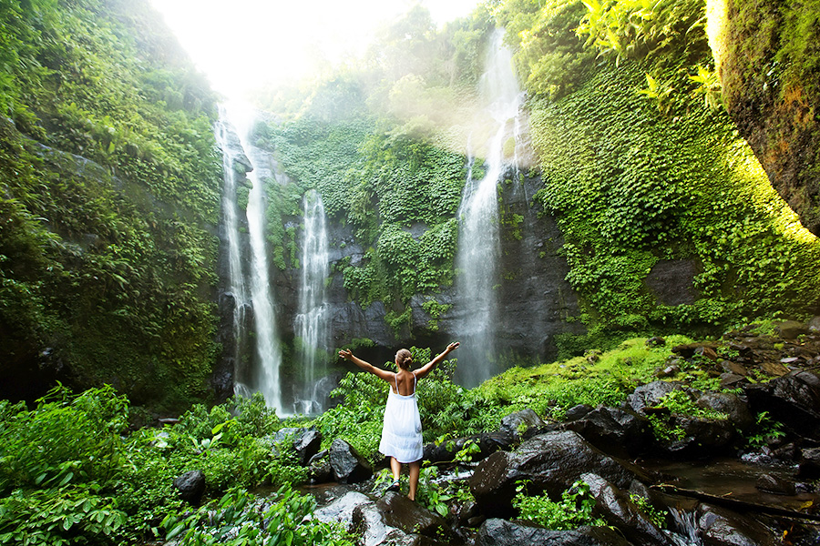 tempat healing di bali - air terjun sekumpul