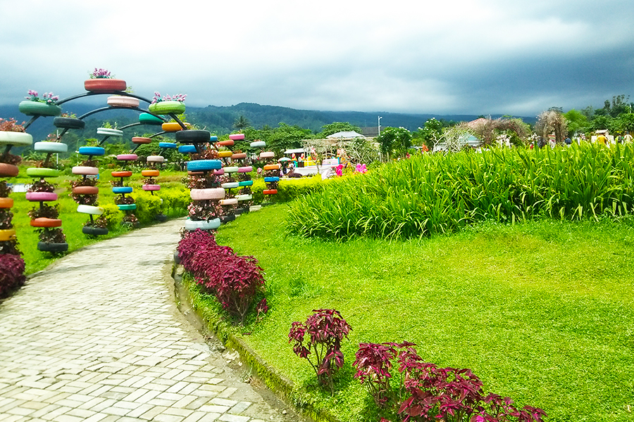wisata alam di purwokerto - Small World Baturraden