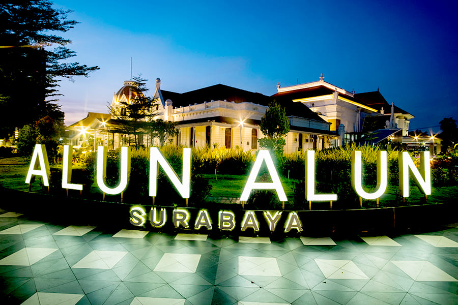 wisata malam surabaya - Alun Alun Surabaya