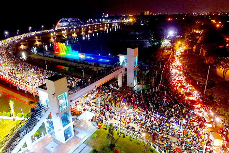 wisata malam surabaya - Taman Air Mancur Menari Kenjeran