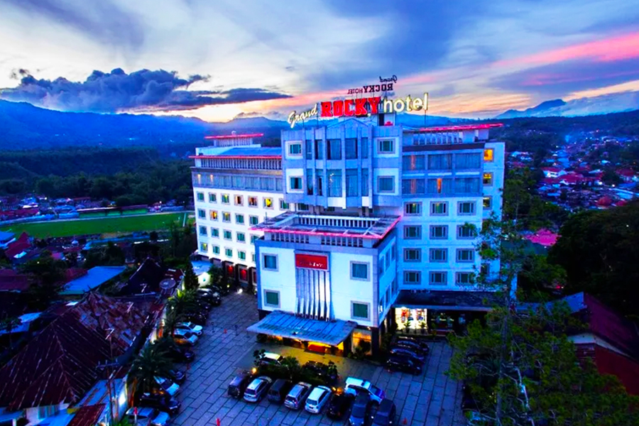 hotel di bukittinggi - Grand Rocky Hotel Bukittinggi