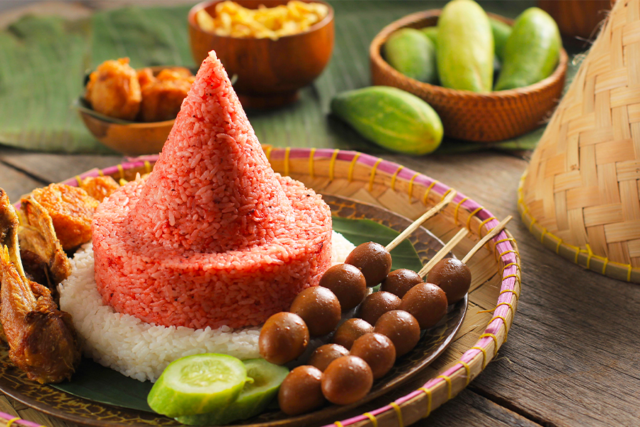 makanan khas kemerdekaan - nasi tumpeng