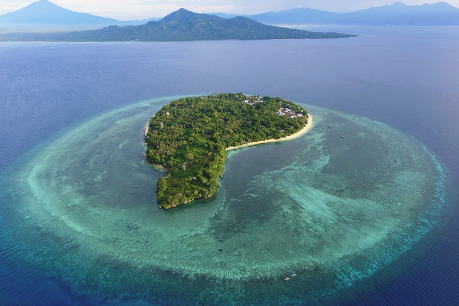 things to do in manado - Siladen Island