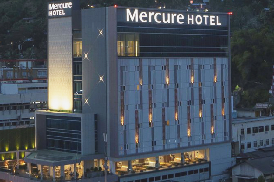 hotels near pon xx stadium