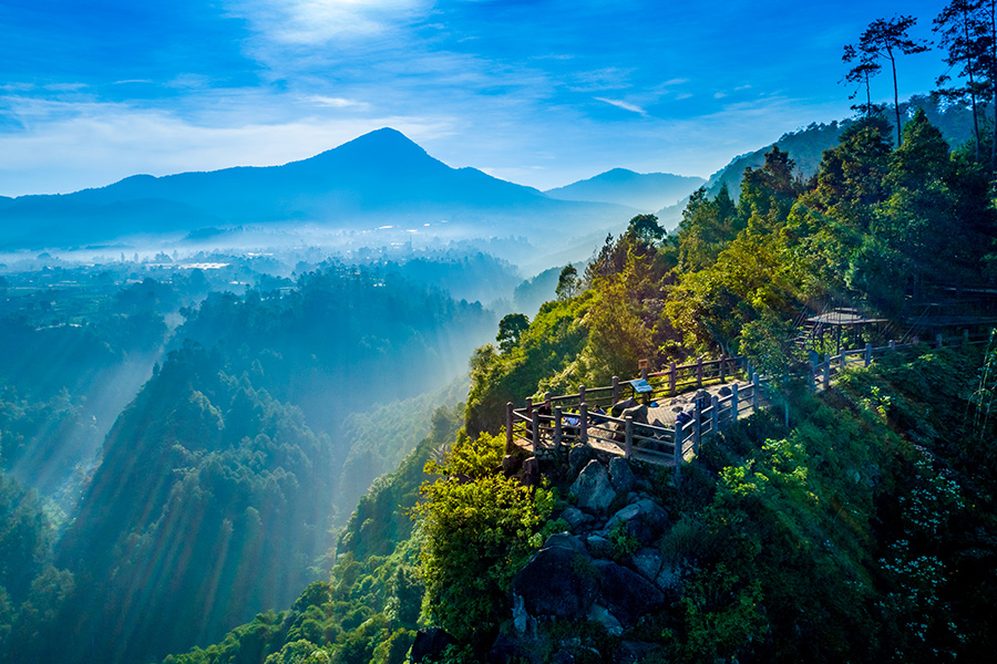 tempat wisata di maribaya - Tebing Keraton