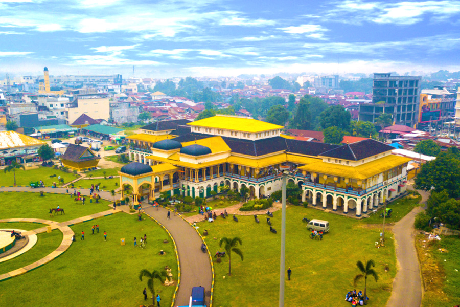 tempat wisata keluarga di medan - Istana Maimun