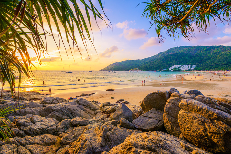 pantai terkenal di thailand - Nai Harn Beach