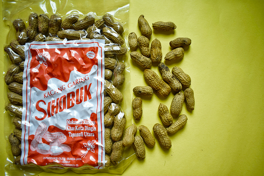 oleh oleh khas medan - Kacang Sihobuk