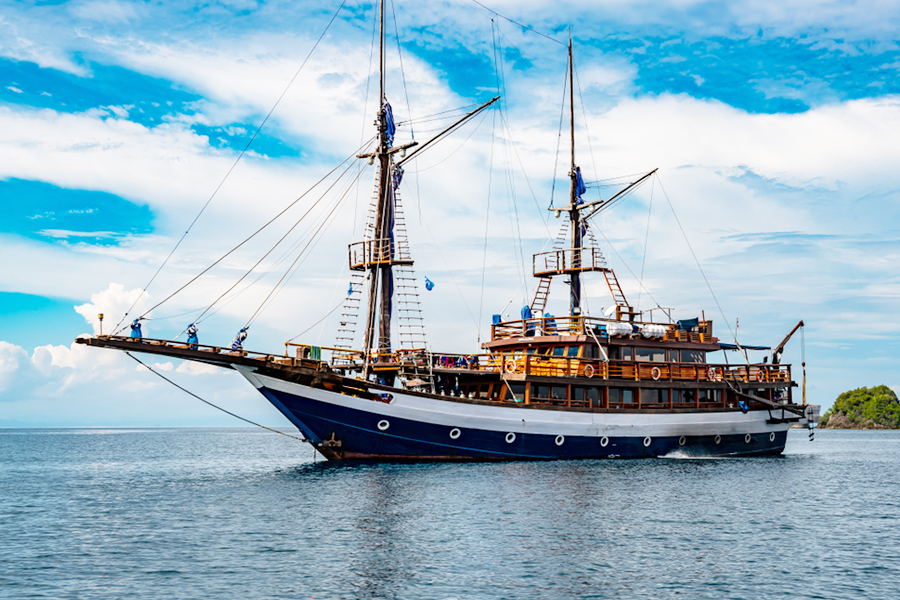boat in raja ampat