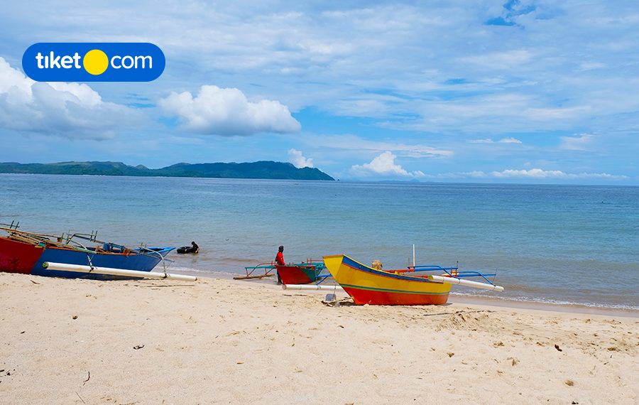 Pantai Pulisan Likupang: Belanja, Kulineran, sampai Nyobain Naik Kapal!