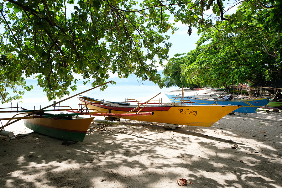 Kapal Nelayan di Pantai Kinunang Likupang