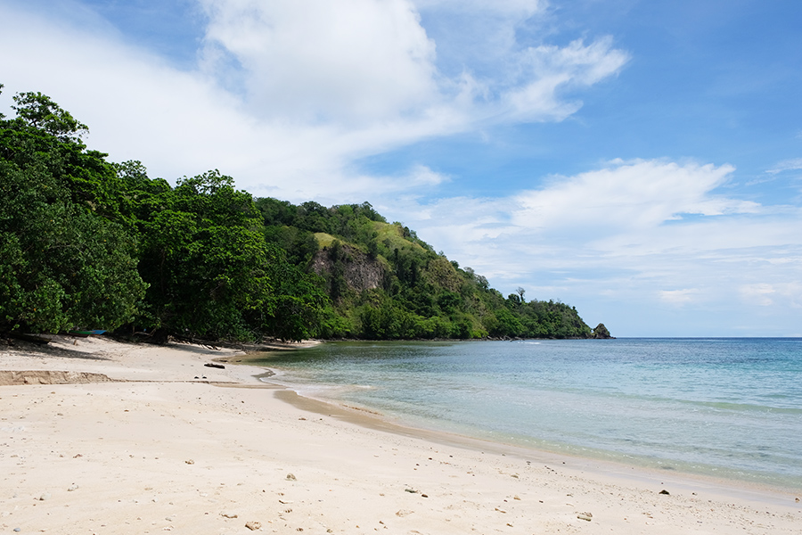 Wisata Pantai Kinunang Likupang