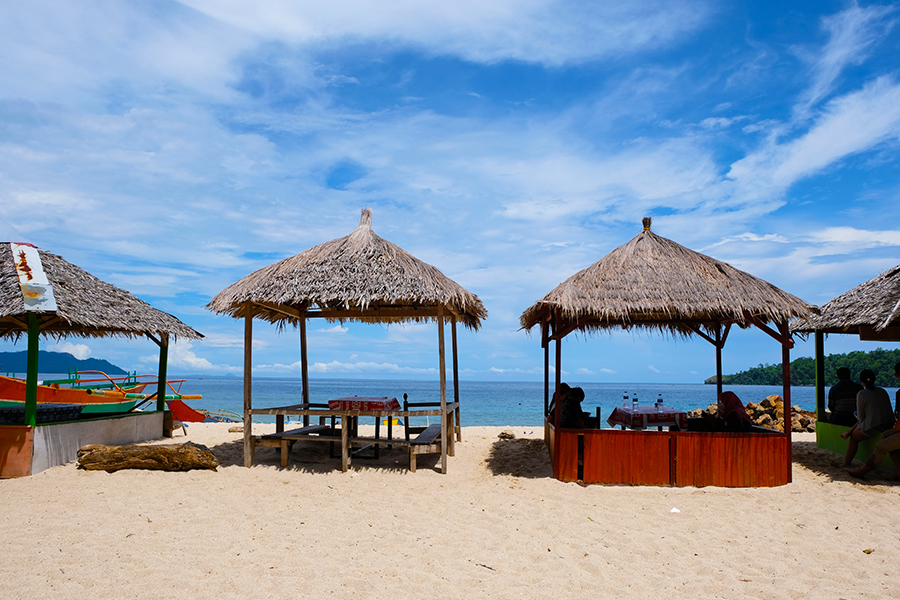 Wisata Pantai Pulisan Likupang - Gazebo