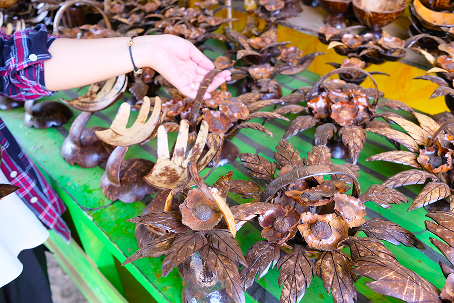 kerajinaan tempurung kelapa khas Likupang