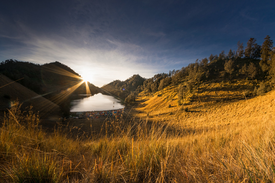 easy hiking trails in indonesia - ranukumbolo
