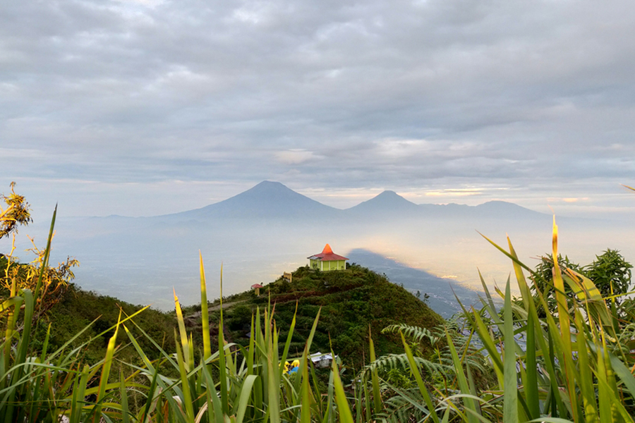 easy hiking trails in indonesia - mount andong