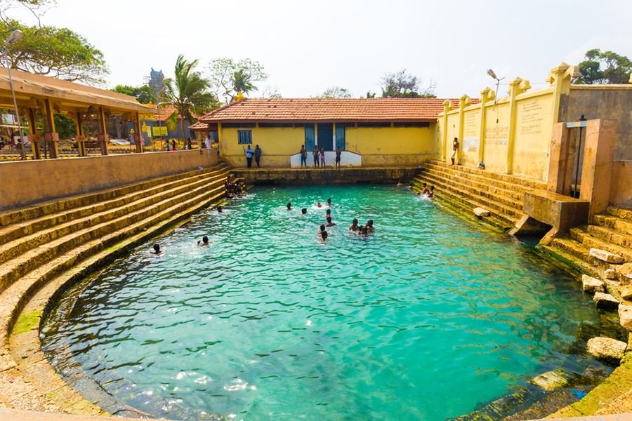 holiday in sri lanka - keerimalai pond